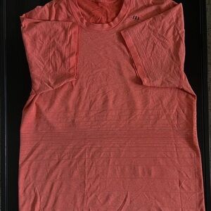 Lululemon Men’s Short Sleeve T-Shirt Size Medium Coral